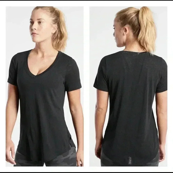 Athleta Tops - Athleta Breezy Scoop V-Neck Tee